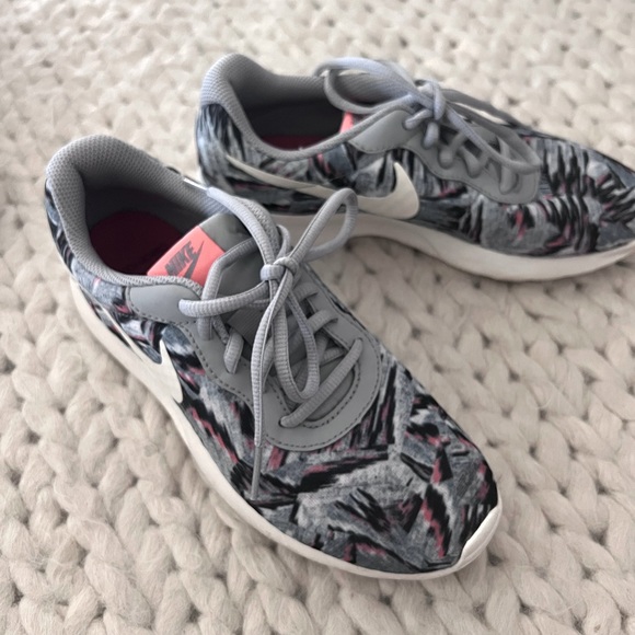 patterned tennis shoes